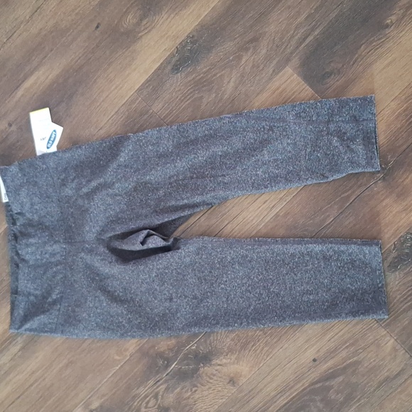 NWT Old Navy Gray High Rise Crop Leggings in Large - Picture 3 of 3
